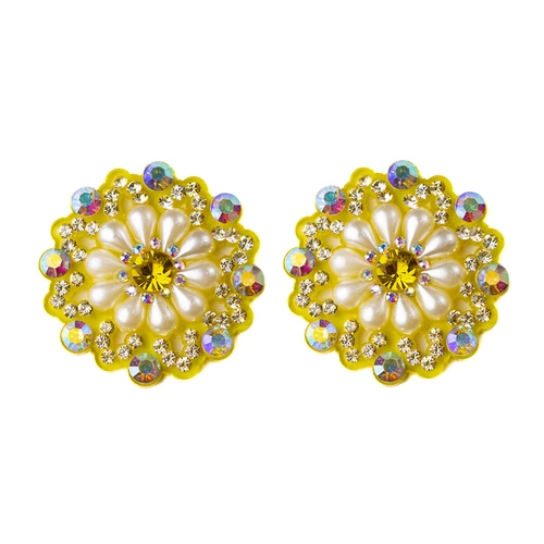 Brinco de flor com pérolas