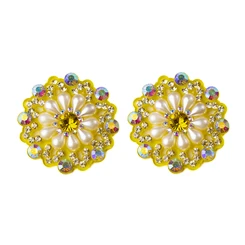 Brinco de flor com pérolas