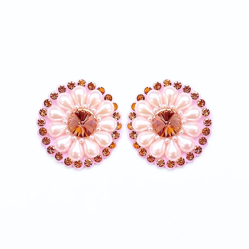 Brinco de flor com pérolas