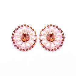 Brinco de flor com pérolas