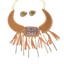 Conjunto tribal com franjas metalica e de couro - base dourada