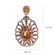 Brinco luxuoso dourado com pedra gota ambar e cristais