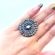 Anel redondo cravejado com strass