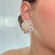 Brinco flor de pérolas com strass – feminino, feito à mão e sofisticado