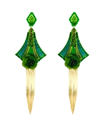 Brinco longo verde bordado com flor e franjas douradas luxuoso