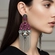 Brinco longo pink com franjas e strass grafite luxuoso para festas