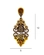 Brinco ornamental dourado com cristais em tons quentes elegante e sofisticado