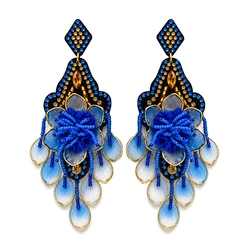 Brinco artesanal flor azul royal com cristais e miçangas